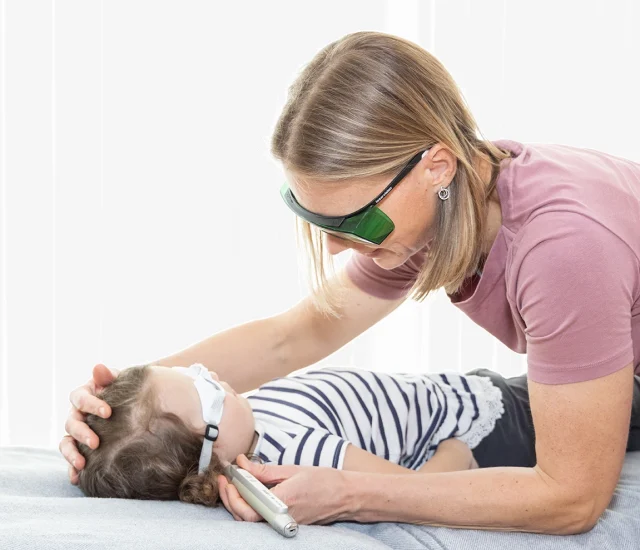 Lasertherapie gegen Ohrenschmerzen bei Kindern